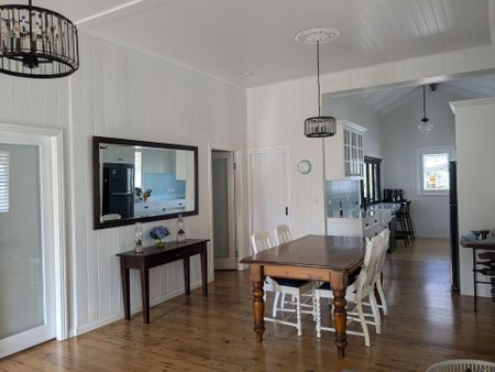 Elegant Charm in Mount Lofty - Photo 3