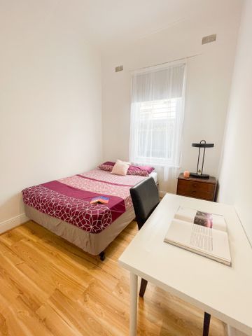 FANTASTIC FIVE BEDROOM HOUSE - Photo 3