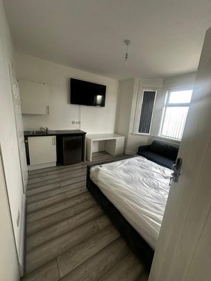 Studio to rent - Photo 1