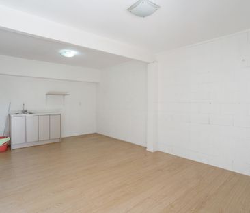 Spacious Townhouse with Bonus Rumpus Room & Multiple Outdoor Areas - Photo 6