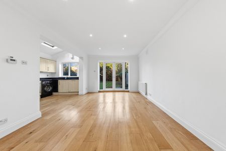 3 Bed Flat, Streatham, SW16 - Photo 4