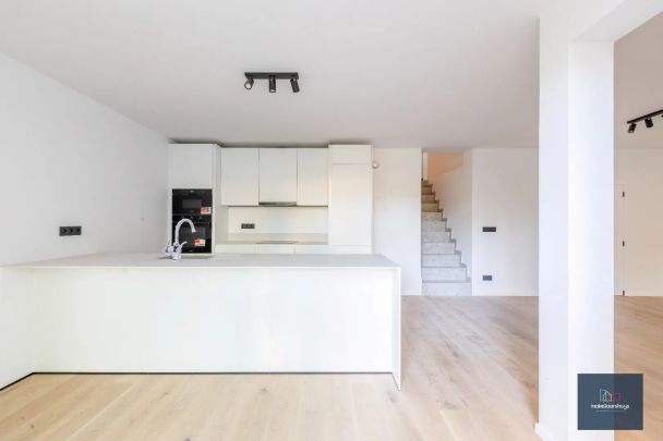 Prachtig duplex appartement met 4 slpk, 3 badk, grote tuin en parkeergelegenheid - Photo 1