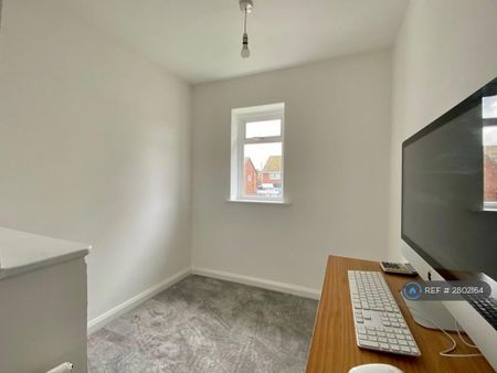 3 bedroom semi-detached house to rent - Photo 5