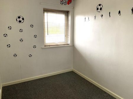 3 bedroom flat to rent - Photo 5