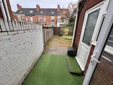 2 bedroom terraced house to rent - Photo 4