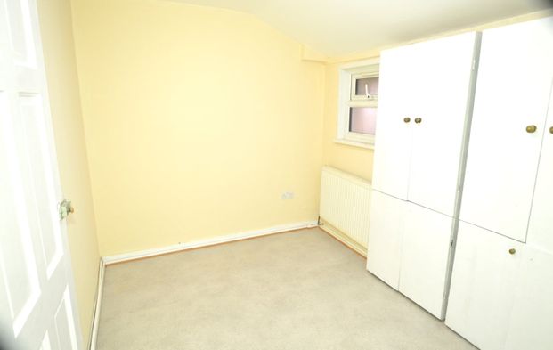 3 Bed Flat, High St North, E6 - Photo 1