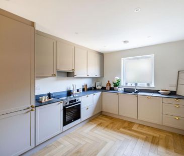 4 bedroom semi-detached house to rent - Photo 6