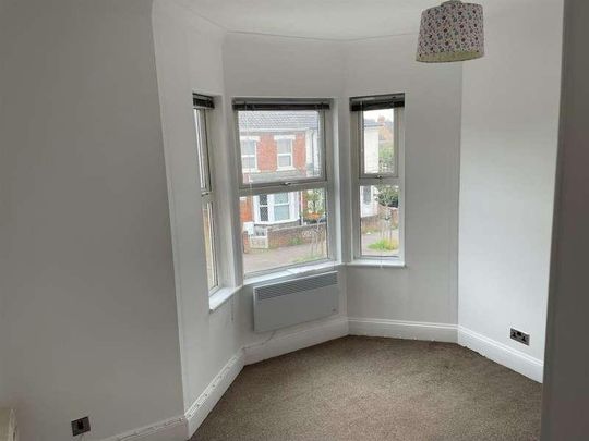Hurst Grove, Bedford, MK40 - Photo 1