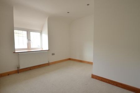 4 bedroom detached house to rent - Photo 3