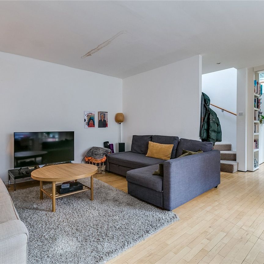 Chapel Gate Mews, Clapham, SW4, London - Photo 1