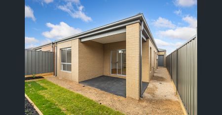 Modern Family Haven - Photo 2