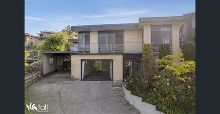 Spacious Family Home with Stunning Water Views & Flexible Living Options - Photo 3