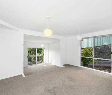 Beautifully presented four-bedroom townhouse with river and bushlan... - Photo 4
