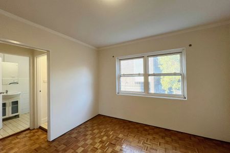 Big One Bedroom Unit close to POW**1st open inspection Saturday from 10-10.15 am (No prior access)** - Photo 4