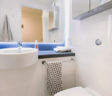 Snug double ensuite bedroom a 5-minute walk from the University of ... - Photo 4