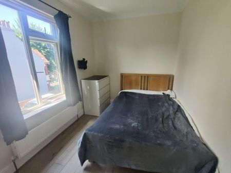 Room in a Shared Flat, Old Shoreham Road, BN3 - Photo 3