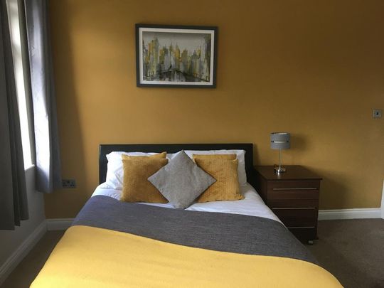 1 bedroom in a house share to rent - Photo 1