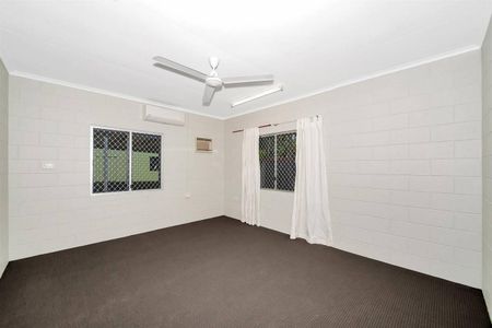 Unique 6 Bedroom Home - 3 Bay Shed - Large Block - Photo 3