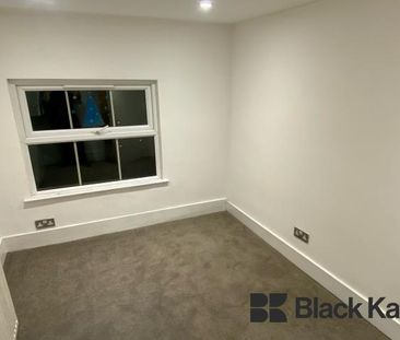 Top floor one bedroom apartment near Brixton - Photo 1