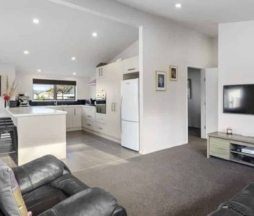 A fully renovated home with fully fenced section - Photo 1