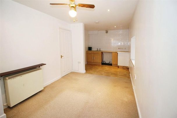 2 bedroom end of terrace house to rent - Photo 1