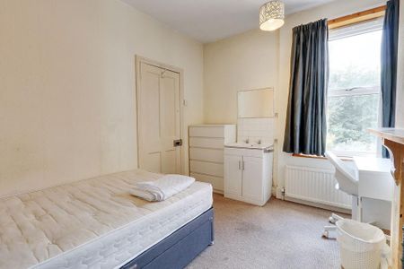 4 bedroom terraced house to rent - Photo 4
