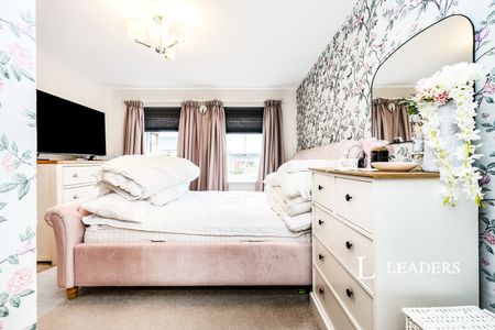 4 bedroom house to rent Saturn Avenue, Fairfields, MK11 - Photo 4