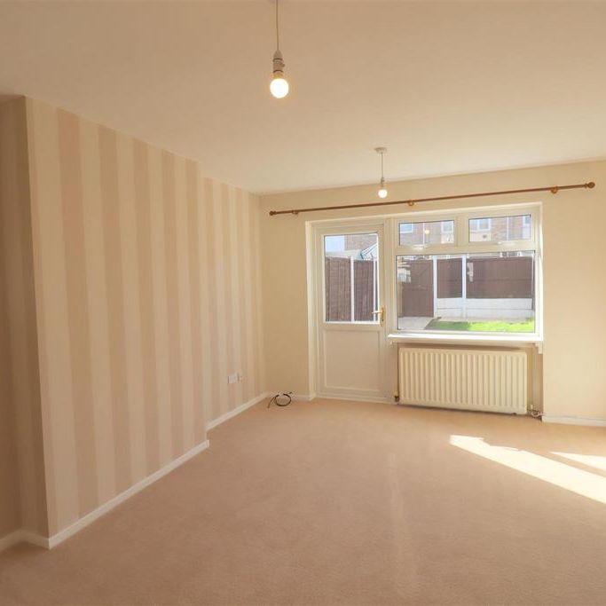2 bedroom mews to rent - Photo 1