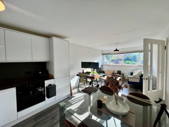 1 Bed Flat, Hervey Road, SE3 - Photo 1