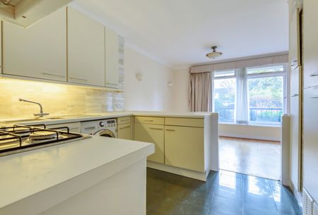 St Johns Avenue, London, SW15 - Photo 4