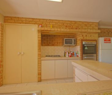 Fully Furnished Bedroom Available - 2 Mins Walk to Murdoch University - Photo 6