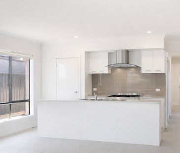 FOUR BEDROOM HOME IN POPULAR LOCATION - Photo 3