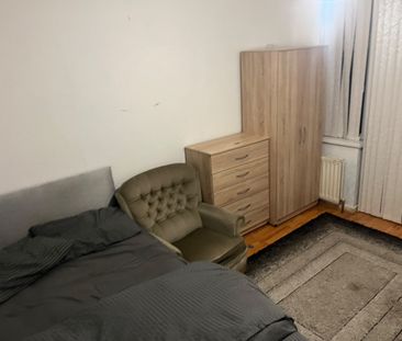 Room in a Shared House, Glenpark Road, B8 - Photo 1