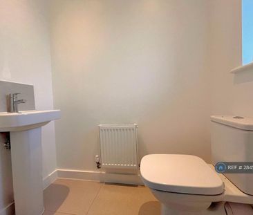 2 bedroom semi-detached house to rent - Photo 4