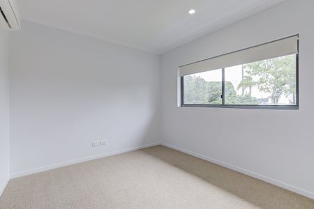 Centrally Located 2 Bedroom Unit With Secure Parking - Photo 2