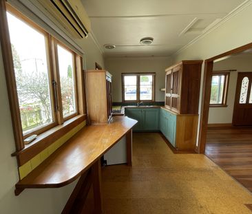 Charming 2 brm Character Cottage - Photo 5