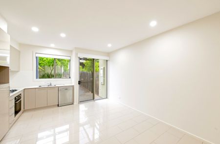 2 Bedroom Townhouse In Great Location - Photo 2