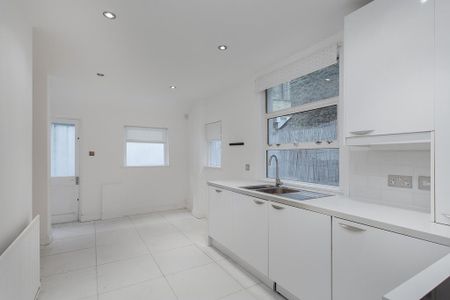4 bedroom flat to rent - Photo 5