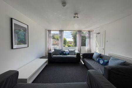 5 bedroom detached house to rent - Photo 2