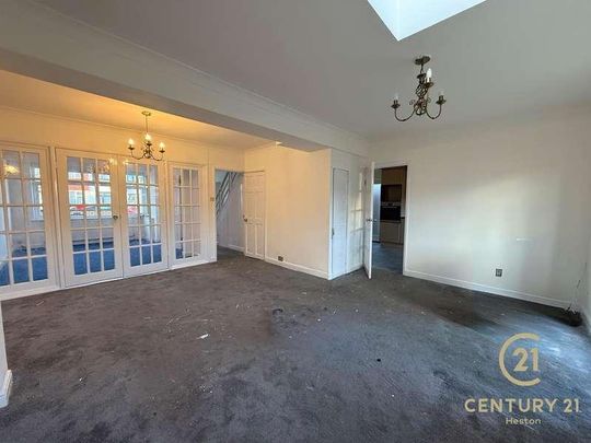 Hadley Gardens, Southall, UB2 - Photo 1