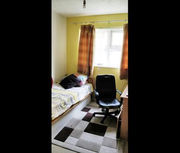 2 Bed Flat, Adeliza Close, IG11 - Photo 2