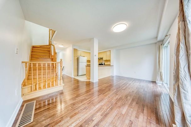 For Lease - 7 Northwest Passage, Whitchurch-Stouffville, Ontario - Photo 1