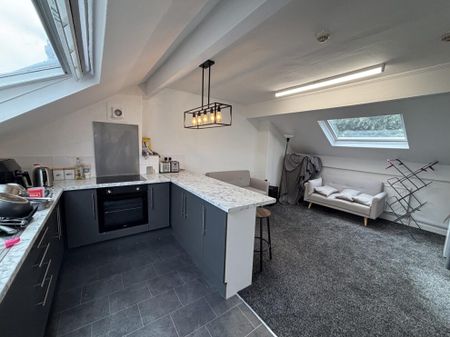 70 Flat 2 Headingley Avenue, Leeds, LS6 3ER - Photo 3