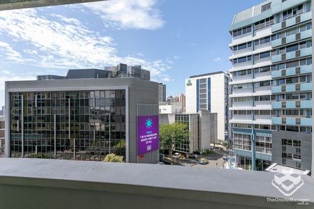 SPACIOUS 3B 2B 2CP PARTIALLY FURNISHED - Photo 3