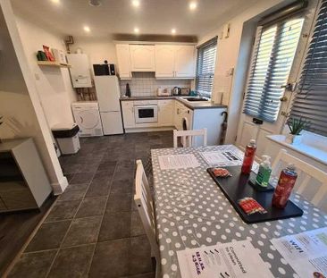 3 bedroom terraced house to rent - Photo 5