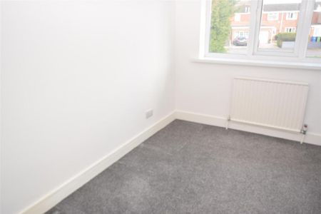 3 bedroom end of terrace house to rent - Photo 2