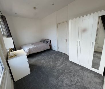 3 Bed Flat, Brixton Road, SW9 - Photo 3