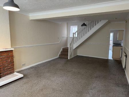 3 bedroom semi-detached house to rent - Photo 5