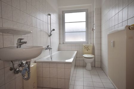 2-Raum Wohnung • Tageslichtbad mit Wanne • Einbauküche • Stellplatz • Kaßberg • Anschauen & Mieten - Photo 4