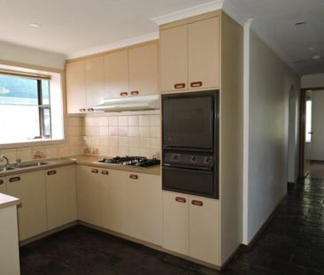 24 Beth Court, Hampton Park VIC - Photo 3